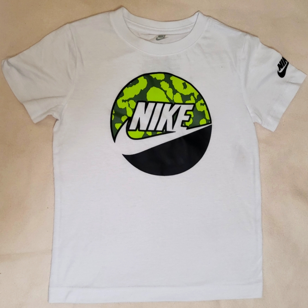 Nike boys tshirt size 6/M